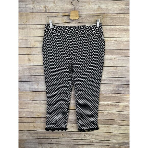Chicos 00 4 Petite NWT So Slimming Brigitte Slim Leg Black White Tassel Hem Crop - Picture 1 of 12